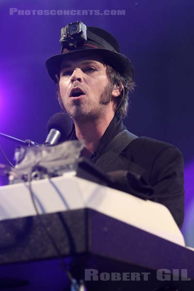 GAZ COOMBES - 2015-06-24 - PARIS - Place de la Republique - Gareth Michael Coombes